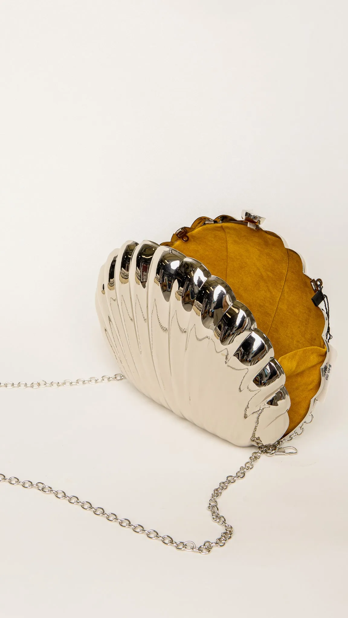 Giah Shell Shaped Clutch