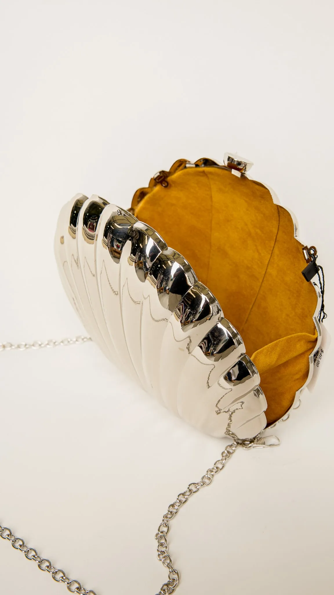 Giah Shell Shaped Clutch